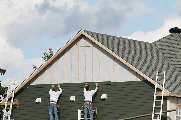 Professional Siding Installation technician working in Chesapeake, VA